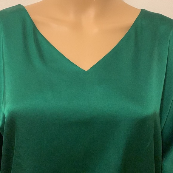 LIKE NEW Blouse - Picture 3 of 10